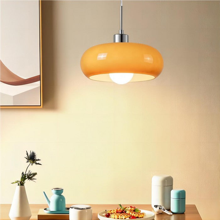 RetroLume - Vintage Bauhaus Pendelleuchte mit modelliertem Glasschirm für moderne Innenräume