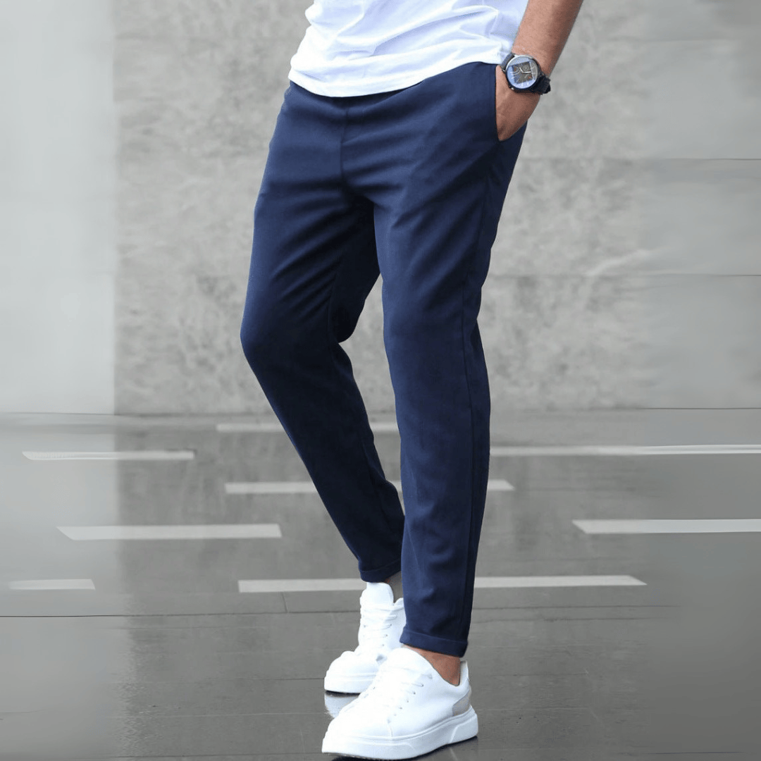 Luxeraum.de Trousers Blau / S Hose – elastischer Materialmix – schmal zulaufender Schnitt & Kordelbund – Herren