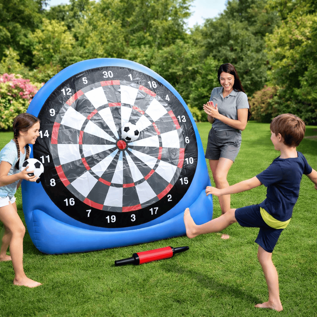 Luxeraum.de Lawn Games Aufblasbares Fußball Dartspiel XXL für Garten und Outdoor inkl. Bälle und Luftpumpe