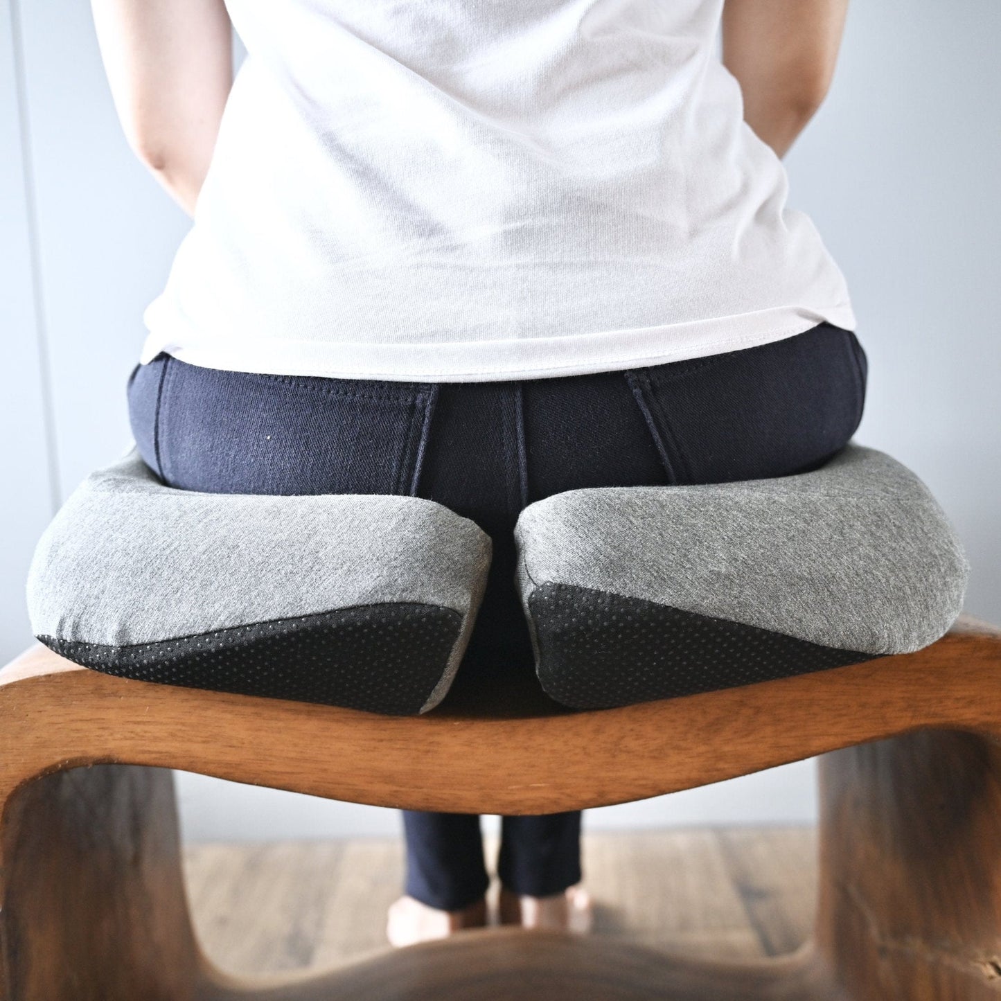 Luxeraum.de Chair & Sofa Cushions Orthopädisches Sitzkissen Cloud Cradle – Memory Foam Sitzkissen für Büro, Auto & Stuhl gegen Rückenschmerzen