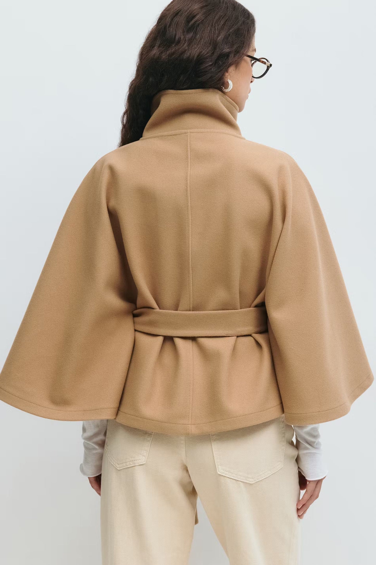 Luxeraum.de Damen Cape Jacke – elegant, hochwertig und modern