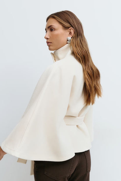 Luxeraum.de Damen Cape Jacke – elegant, hochwertig und modern