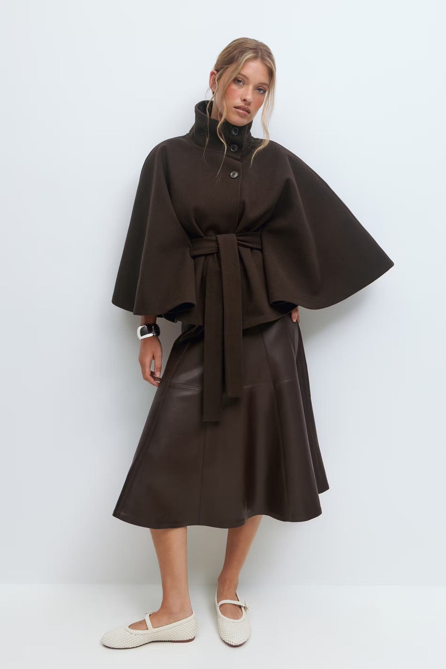 Luxeraum.de Damen Cape Jacke – elegant, hochwertig und modern