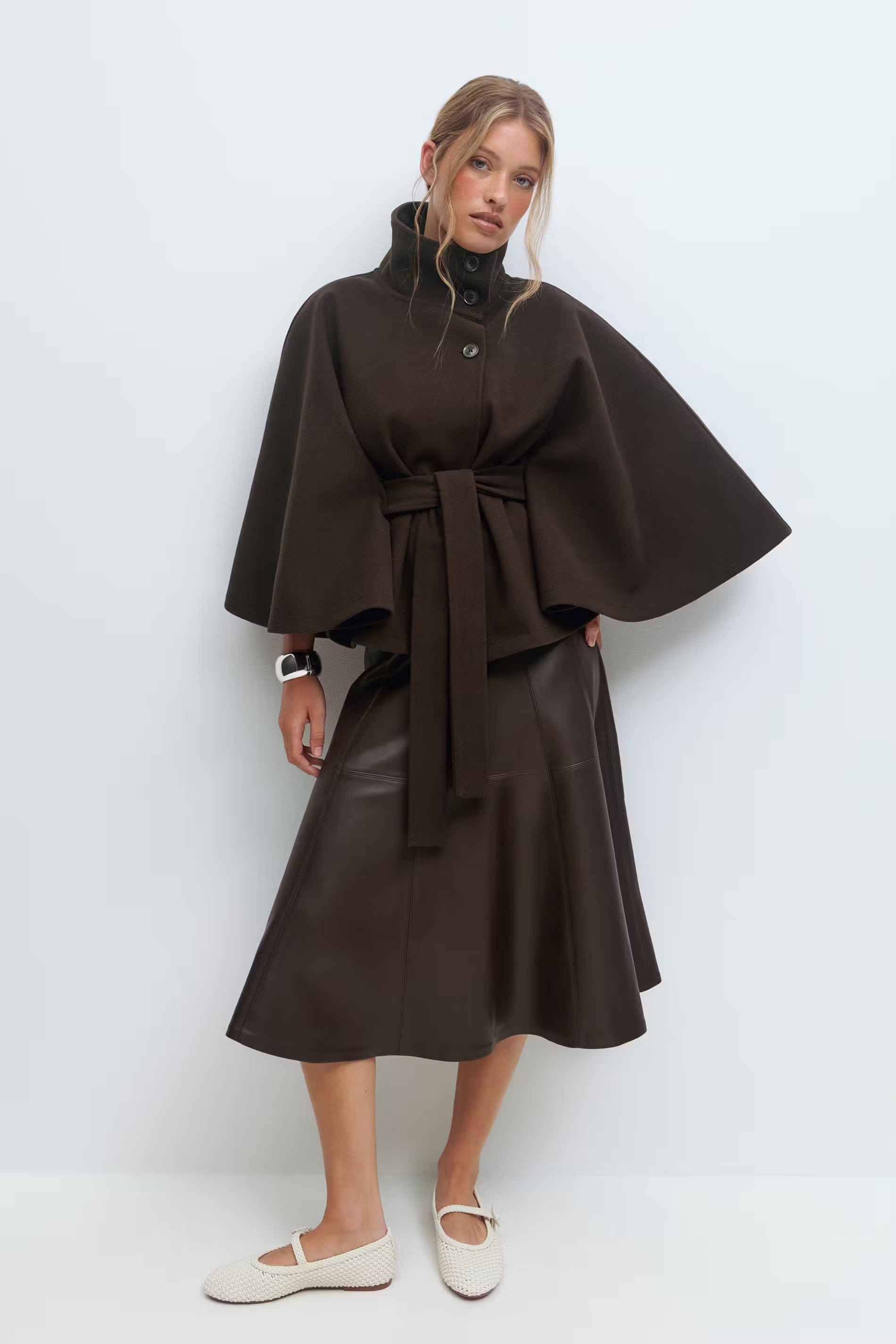 Luxeraum.de Damen Cape Jacke – elegant, hochwertig und modern