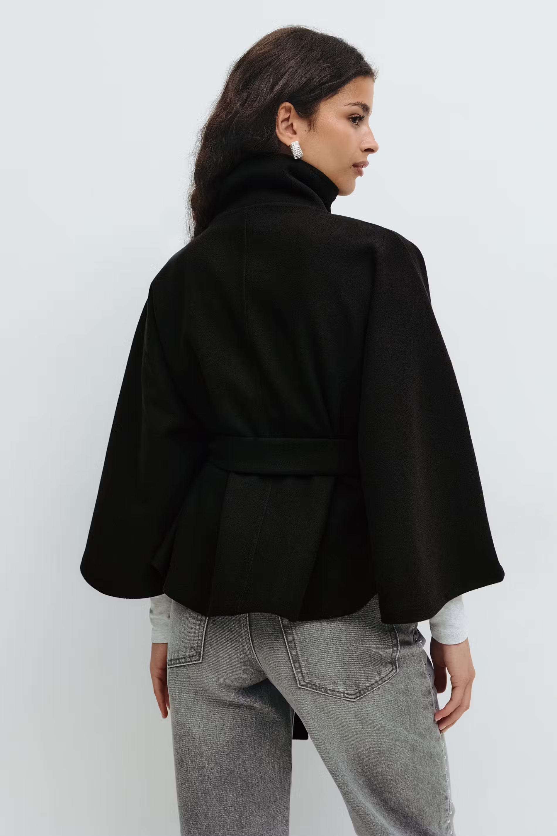 Luxeraum.de Damen Cape Jacke – elegant, hochwertig und modern
