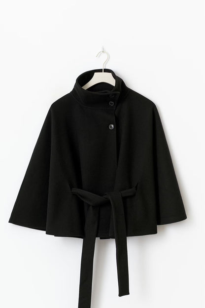Luxeraum.de Damen Cape Jacke – elegant, hochwertig und modern