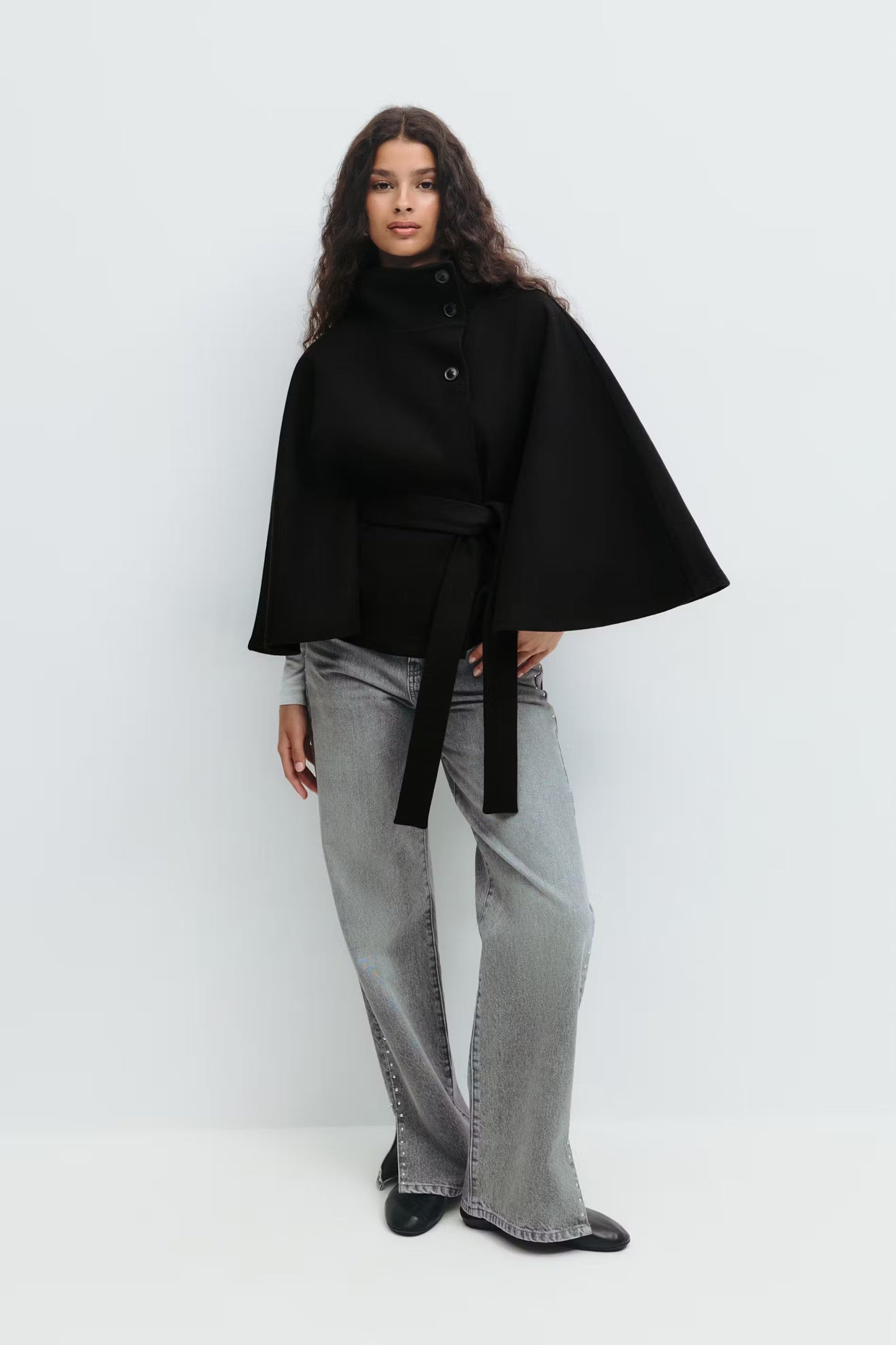 Luxeraum.de Damen Cape Jacke – elegant, hochwertig und modern