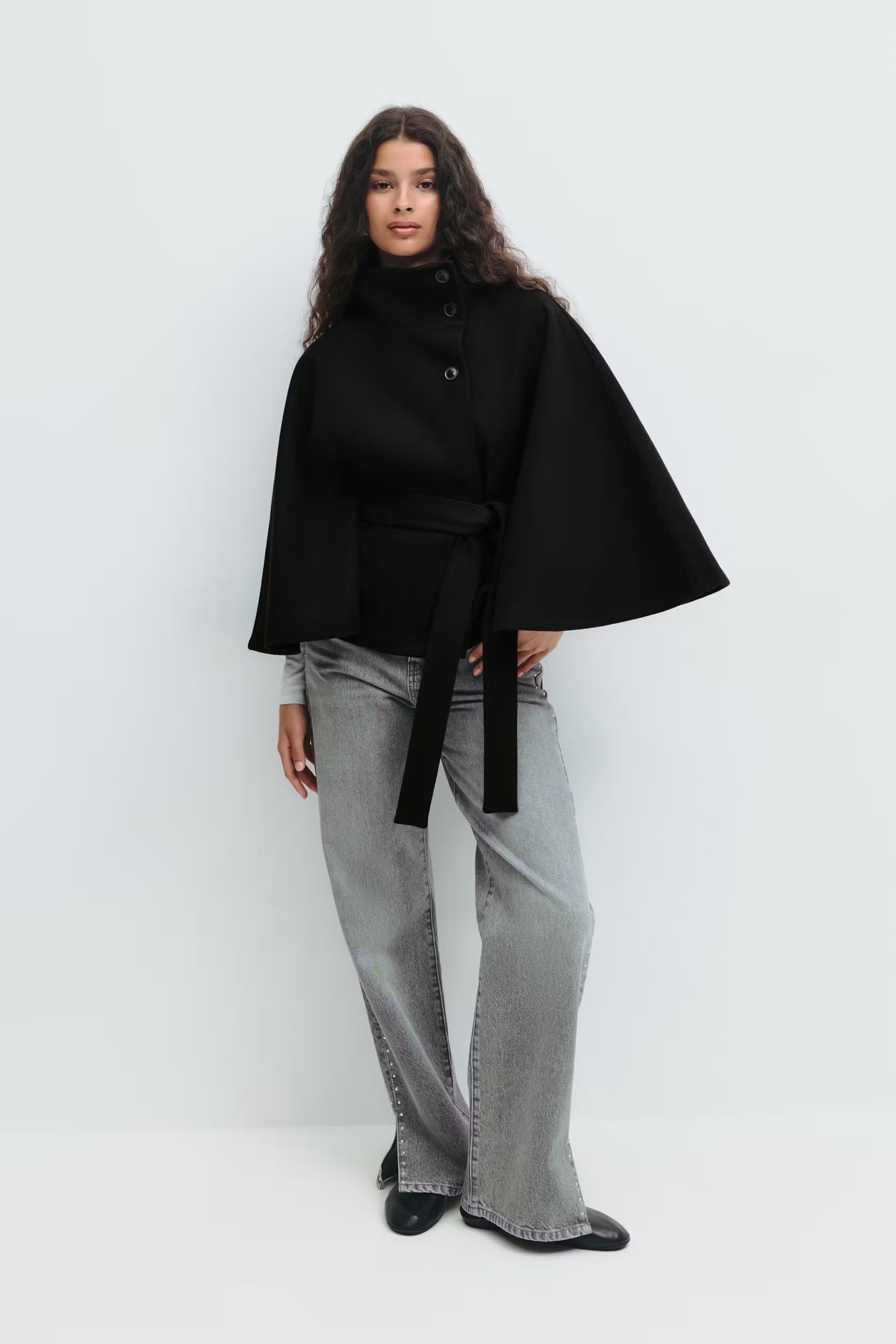 Luxeraum.de Damen Cape Jacke – elegant, hochwertig und modern