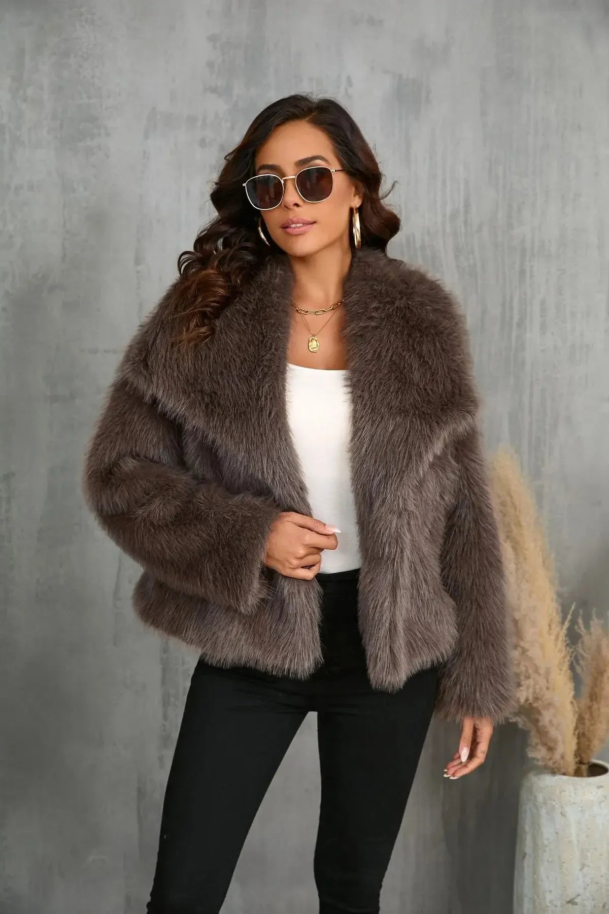 Luxeraum.de Kunstpelzjacke Damen Kunstfelljacke – Luxuriös, warm und zeitlos elegant