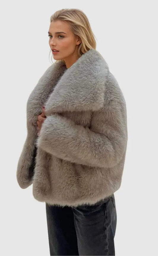 Luxeraum.de Kunstpelzjacke Damen Kunstfelljacke – Luxuriös, warm und zeitlos elegant