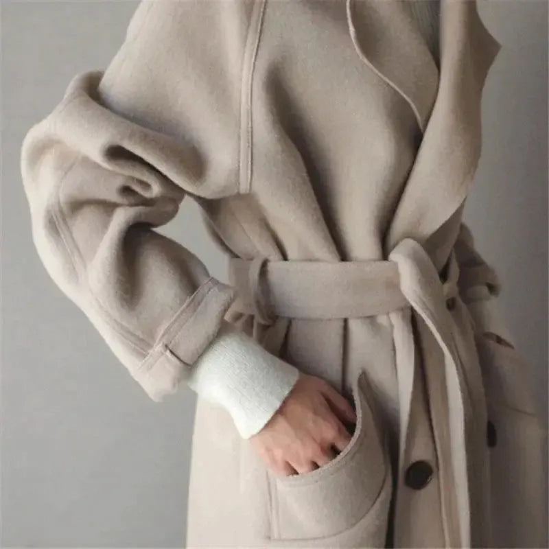 Luxeraum.de Trenchcoat Damen Wollmantel lang – elegant, hochwertig, zeitloses Design