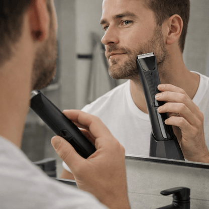 Luxeraum.de Trimmers Elektrischer Intimrasierer Herren – Wasserdichter Körperrasierer mit Hautschutz, LED-Licht