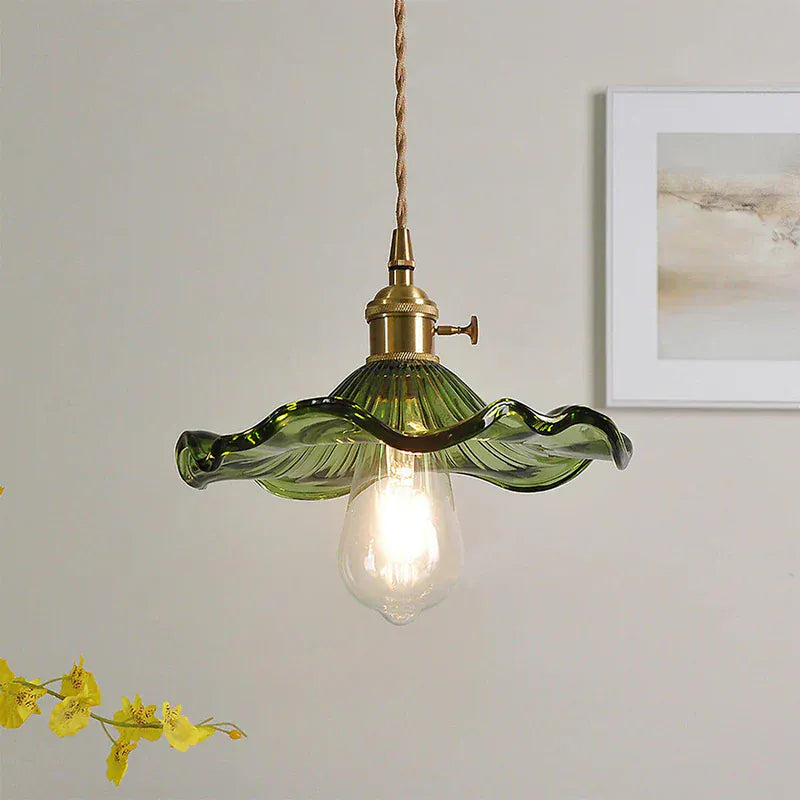 Luxeraum.de Ceiling Light Fixtures Grün / D23cm - H12cm Hibiskus Pendelleuchte - Glas & Messing -  Blumenlampe - Verstellbarer Höhe