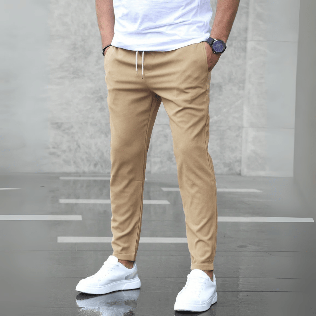 Luxeraum.de Trousers Khaki / S Hose – elastischer Materialmix – schmal zulaufender Schnitt & Kordelbund – Herren
