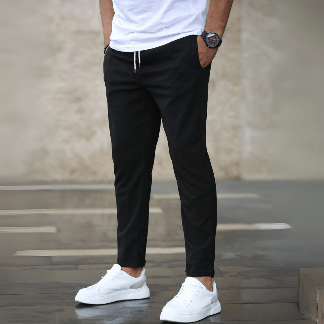 Luxeraum.de Trousers Schwarz / S Hose – elastischer Materialmix – schmal zulaufender Schnitt & Kordelbund – Herren