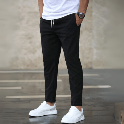 Luxeraum.de Trousers Schwarz / S Hose – elastischer Materialmix – schmal zulaufender Schnitt & Kordelbund – Herren