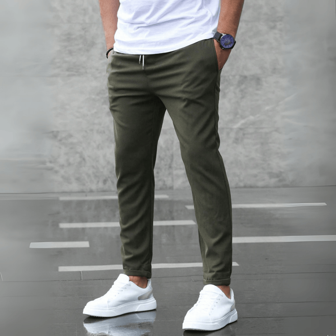 Luxeraum.de Trousers Grün / S Hose – elastischer Materialmix – schmal zulaufender Schnitt & Kordelbund – Herren