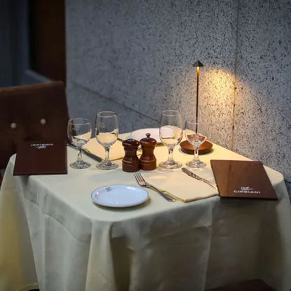 Luxeraum.de Table Lamps Kabellose LED Tischleuchte – Dimmbar, Wasserfest & Wiederaufladbar – Modernes Design