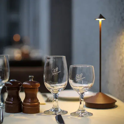 Luxeraum.de Table Lamps Kabellose LED Tischleuchte – Dimmbar, Wasserfest & Wiederaufladbar – Modernes Design