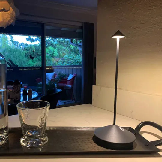 Luxeraum.de Table Lamps Kabellose LED Tischleuchte – Dimmbar, Wasserfest & Wiederaufladbar – Modernes Design