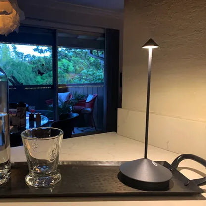 Luxeraum.de Table Lamps Kabellose LED Tischleuchte – Dimmbar, Wasserfest & Wiederaufladbar – Modernes Design