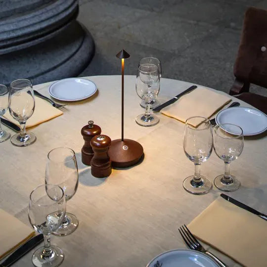 Luxeraum.de Table Lamps Kabellose LED Tischleuchte – Dimmbar, Wasserfest & Wiederaufladbar – Modernes Design
