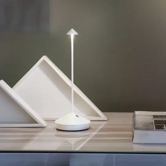 Luxeraum.de Table Lamps Kabellose LED Tischleuchte – Dimmbar, Wasserfest & Wiederaufladbar – Modernes Design