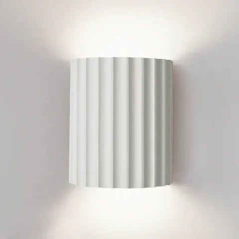 Luxeraum.de Wandleuchten Weiß LED Wandleuchte – Geripptes Design – Matt – Minimalistisch