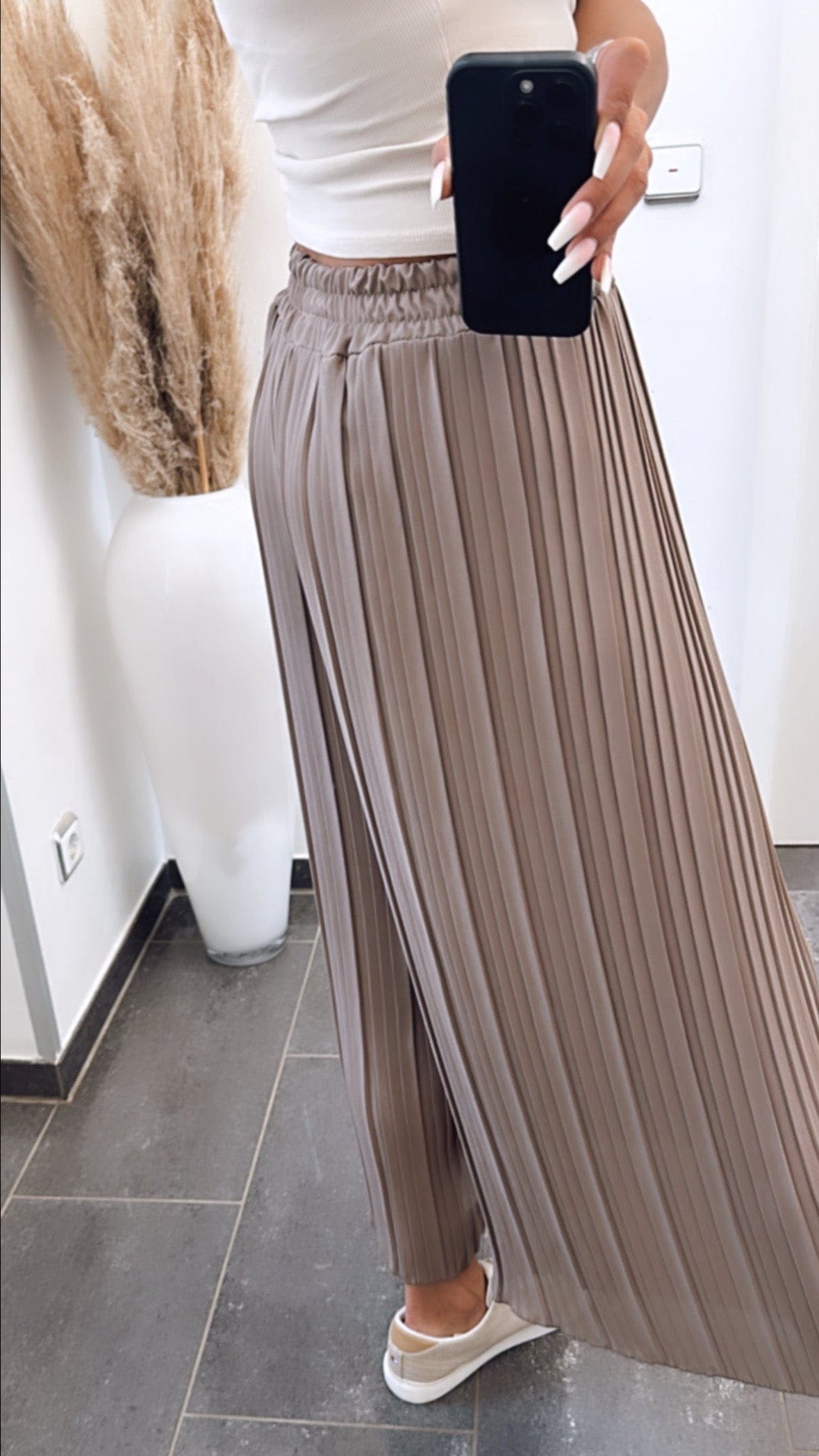 Luxeraum.de Trousers Plisseehose – Materialmix mit Viskose-Innenshorts – elastischer Bund & fließender Fall – Damen