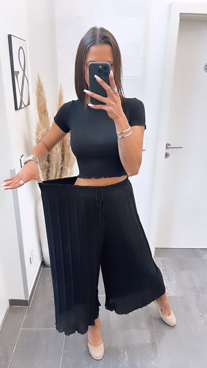 Luxeraum.de Trousers Plisseehose Schwarz – Materialmix mit Viskose-Innenshorts – elastischer Bund & fließender Fall – Damen