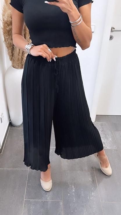 Luxeraum.de Trousers Plisseehose Schwarz – Materialmix mit Viskose-Innenshorts – elastischer Bund & fließender Fall – Damen