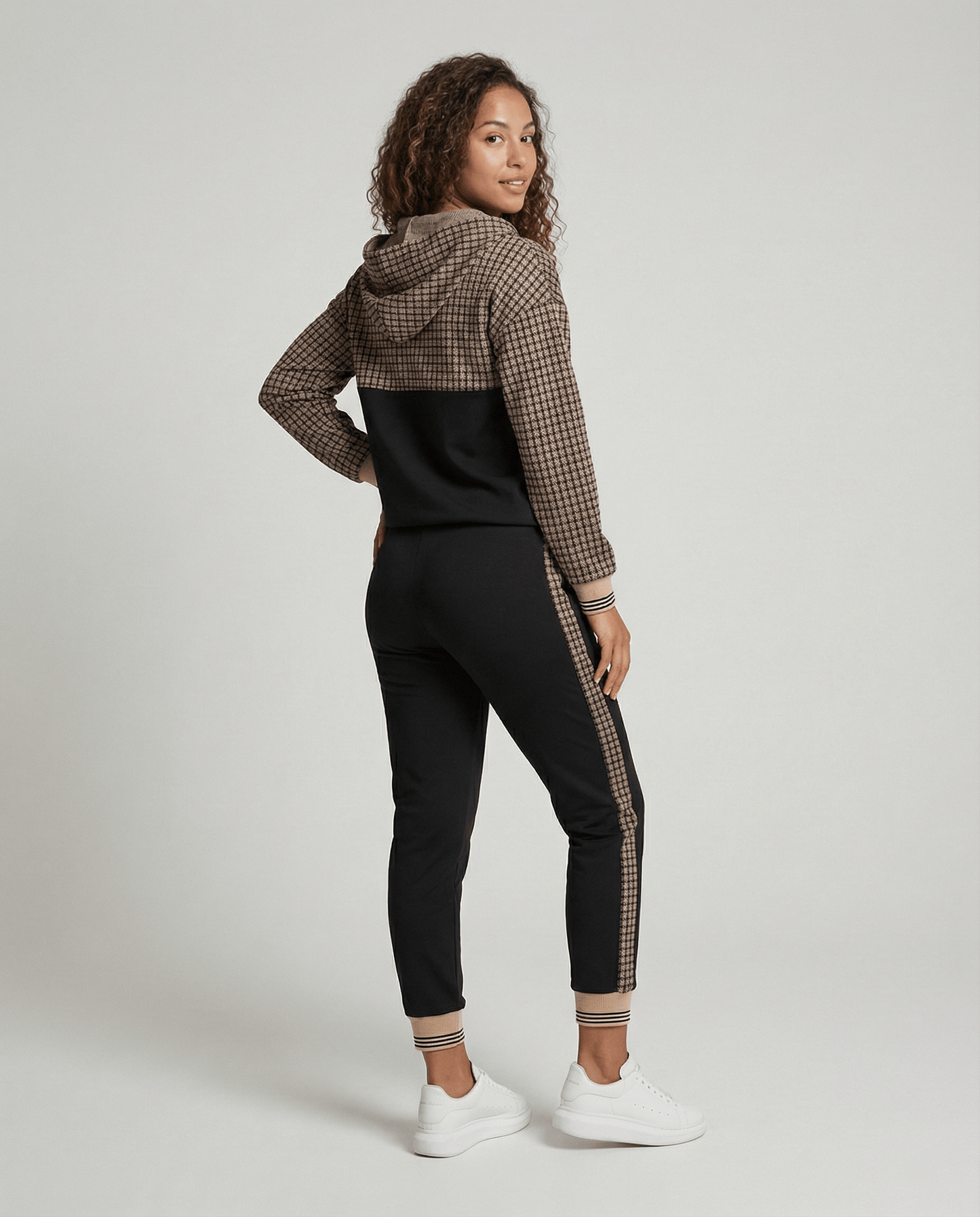 Luxeraum.de Clothing Sandsberg – Premium Damen Jogginganzug, Bequeme Passform