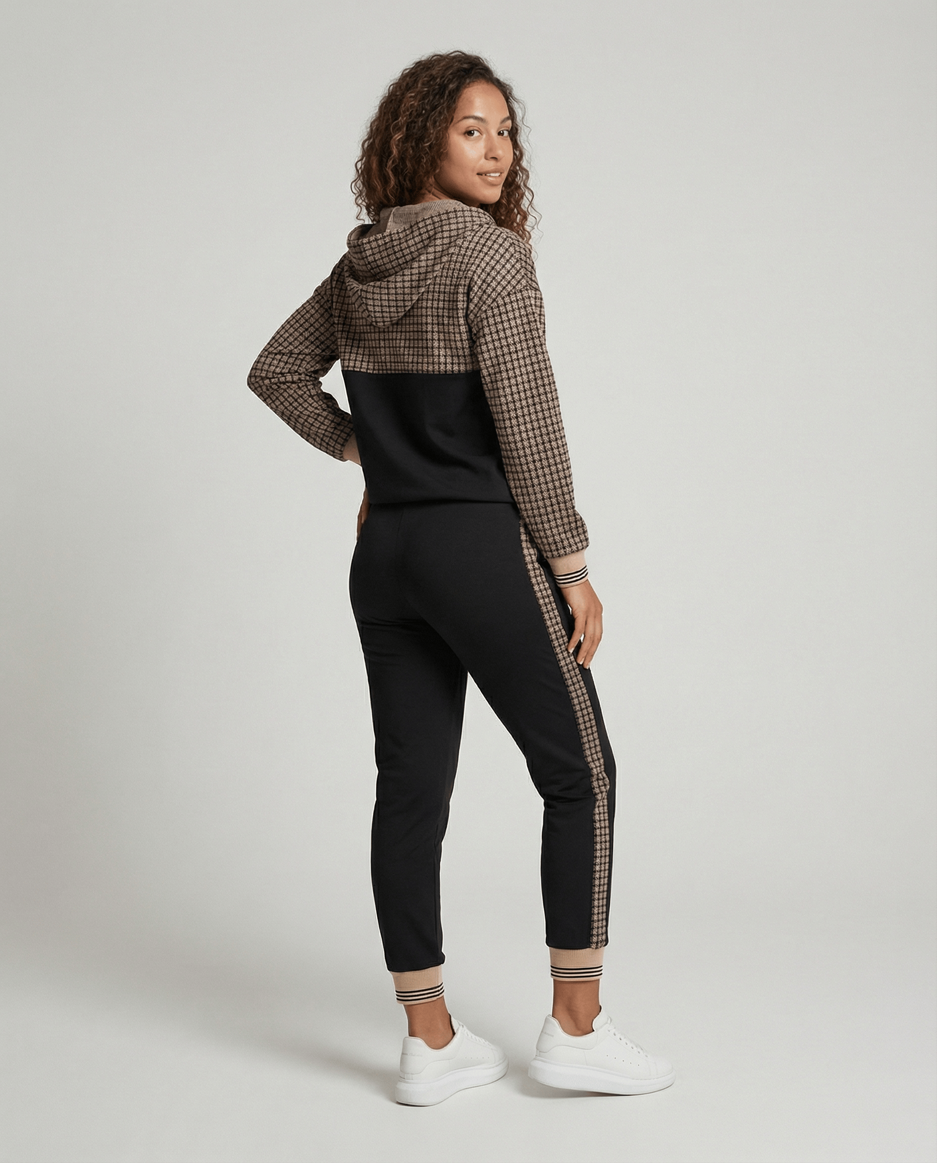 Luxeraum.de Clothing Sandsberg – Premium Damen Jogginganzug, Bequeme Passform