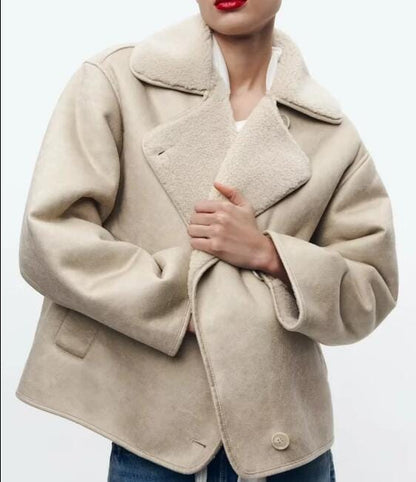 Luxeraum.de Coats & Jackets Teddyjacke – Materialmix aus Schaffell & Kunstleder – strukturierte Silhouette – Damen