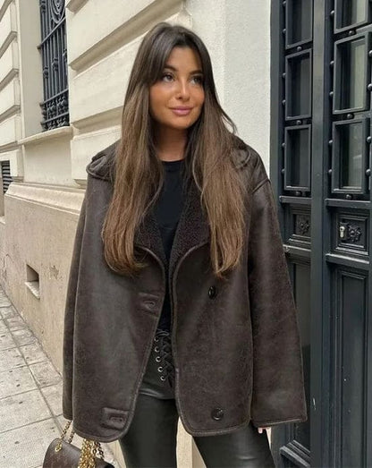 Luxeraum.de Coats & Jackets Teddyjacke – Materialmix aus Schaffell & Kunstleder – strukturierte Silhouette – Damen