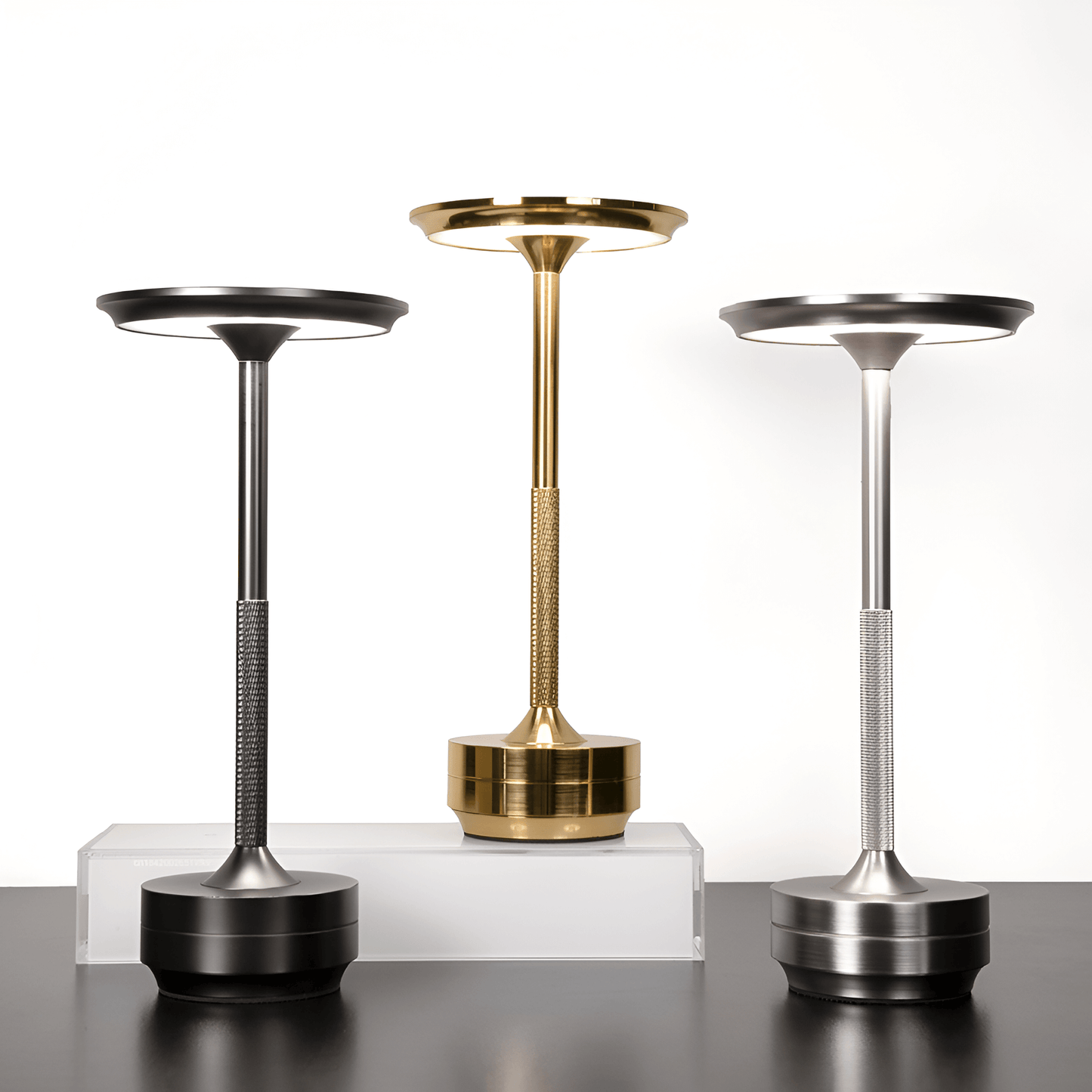 Luxeraum.de Table Lamps Wiederaufladbare LED Tischlampe - Touch Dimmfunktion - Kabelloses - Modernes Design