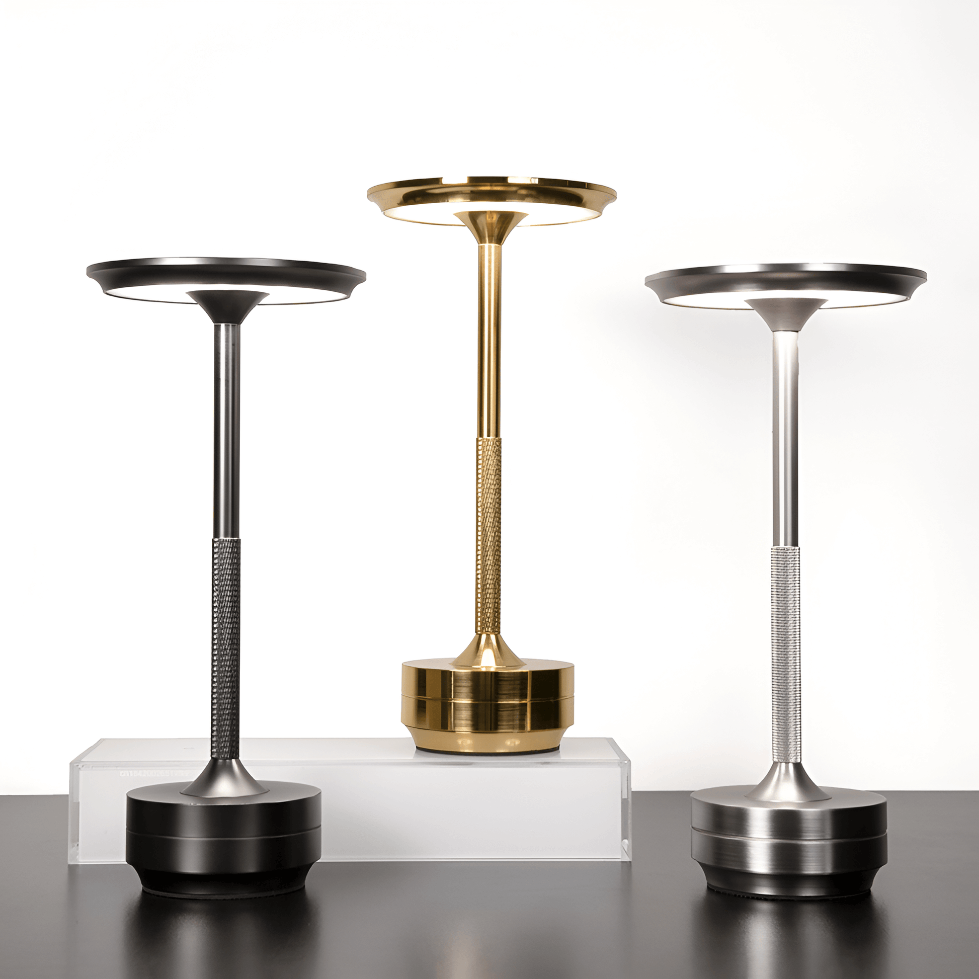 Luxeraum.de Table Lamps Wiederaufladbare LED Tischlampe - Touch Dimmfunktion - Kabelloses - Modernes Design