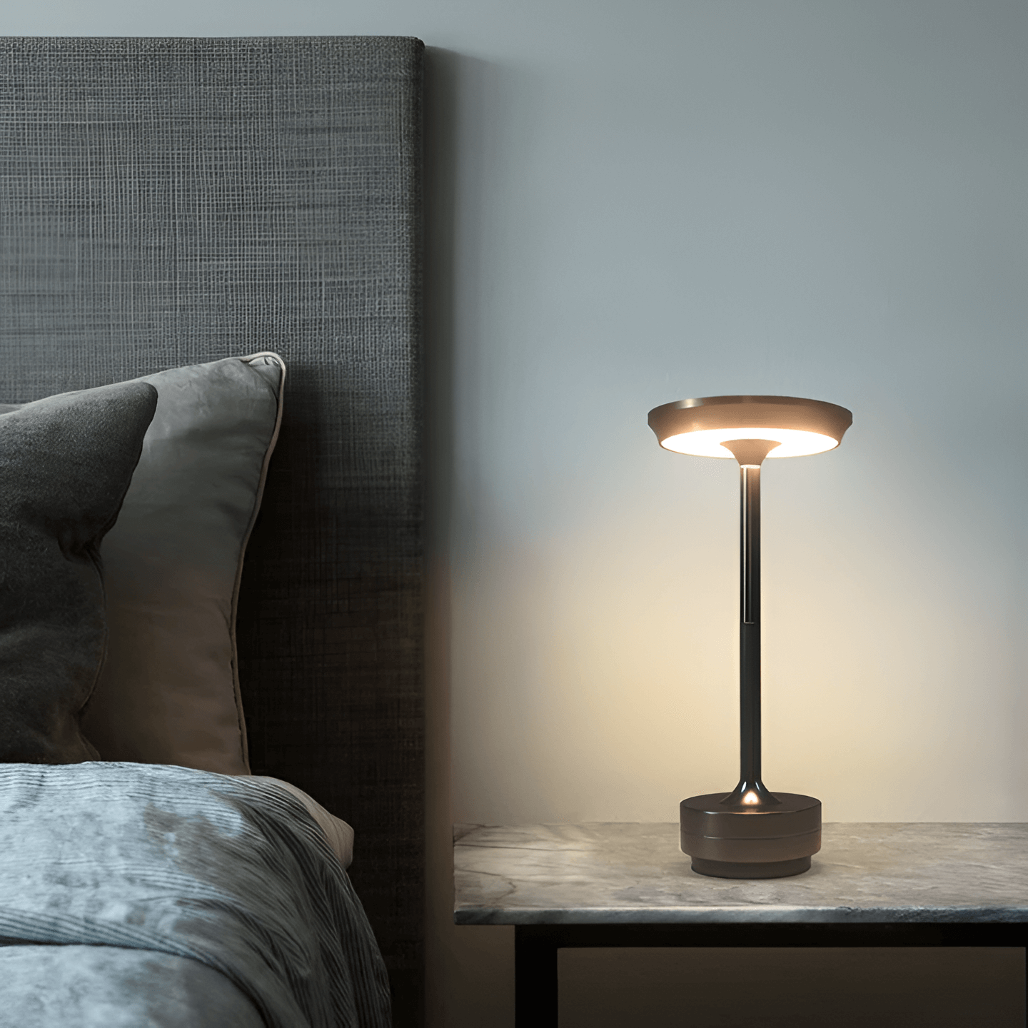 Luxeraum.de Table Lamps Wiederaufladbare LED Tischlampe - Touch Dimmfunktion - Kabelloses - Modernes Design