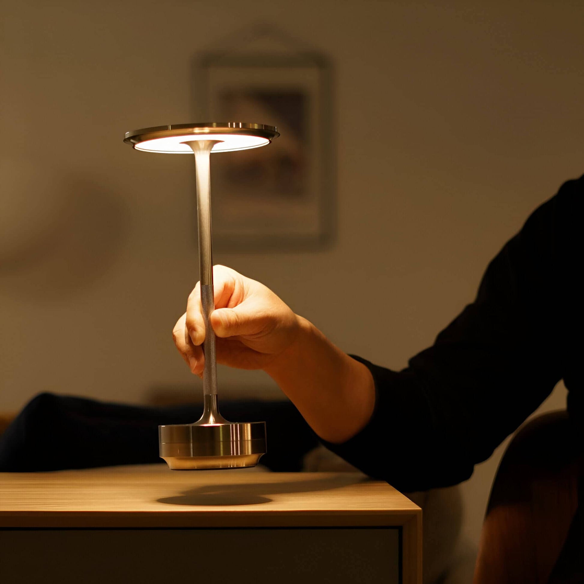 Luxeraum.de Table Lamps Wiederaufladbare LED Tischlampe - Touch Dimmfunktion - Kabelloses - Modernes Design