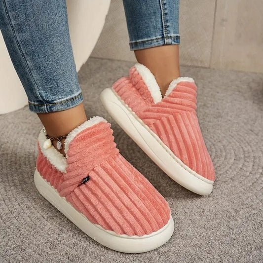 Luxeraum.de Slippers Winterhausschuhe – Wärmende Fütterung – Rutschfeste Sohle – Damen