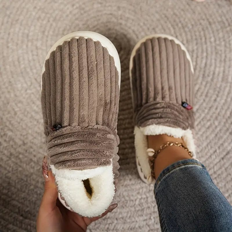 Luxeraum.de Slippers Winterhausschuhe – Wärmende Fütterung – Rutschfeste Sohle – Damen