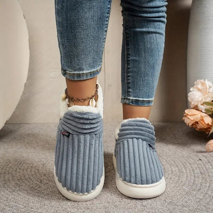 Luxeraum.de Slippers Winterhausschuhe – Wärmende Fütterung – Rutschfeste Sohle – Damen
