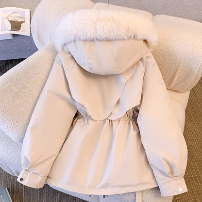 Luxeraum.de Winterjacke Damen mit Kapuze und Kunstpelz – warm & elegant