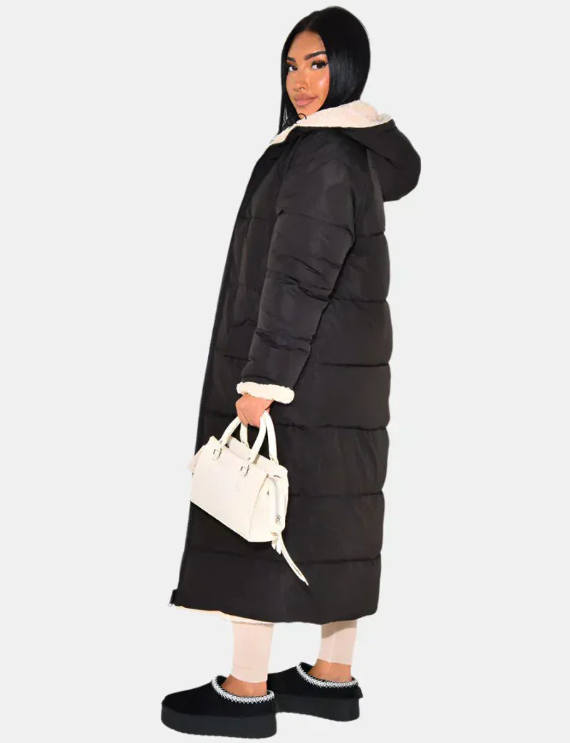Luxeraum.de Puffer Jackets Schwarz / S Winterjacke – isolierender Materialmix – Umkehrbares Design mit Kapuze – Damen