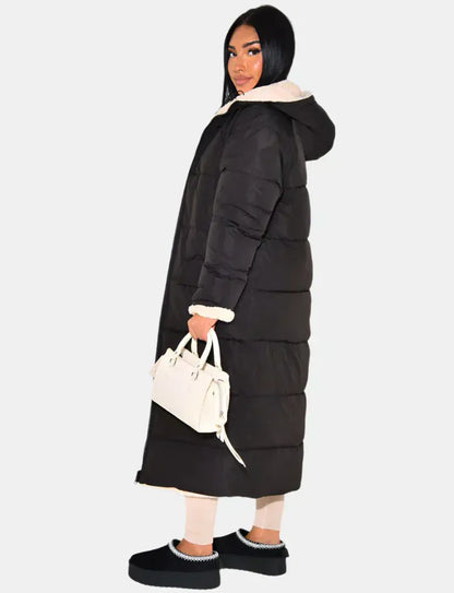 Luxeraum.de Puffer Jackets Schwarz / S Winterjacke – isolierender Materialmix – Umkehrbares Design mit Kapuze – Damen