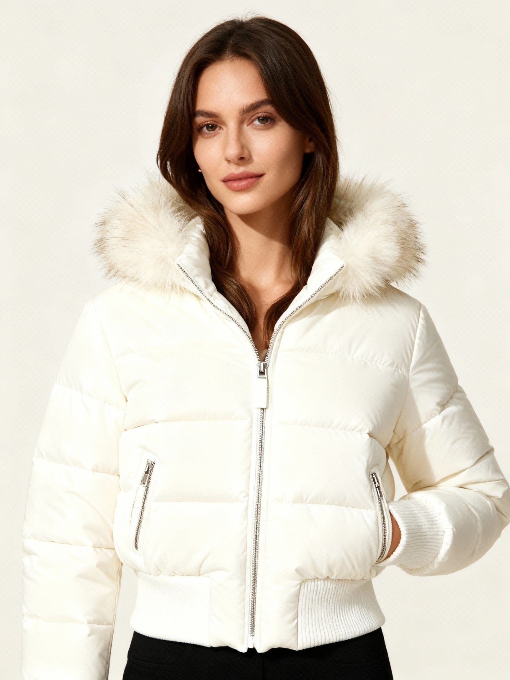Luxeraum.de Puffer Jackets Weiß / S Winterjacke – Urbane Silhouette - Abnehmbarer Kapuze – Damen