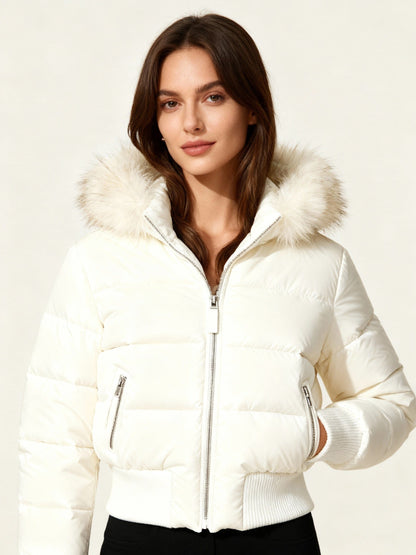 Luxeraum.de Puffer Jackets Weiß / S Winterjacke – Urbane Silhouette - Abnehmbarer Kapuze – Damen